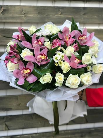 Букет цветов из: Розы и Хризантемы в Больших Вяземах