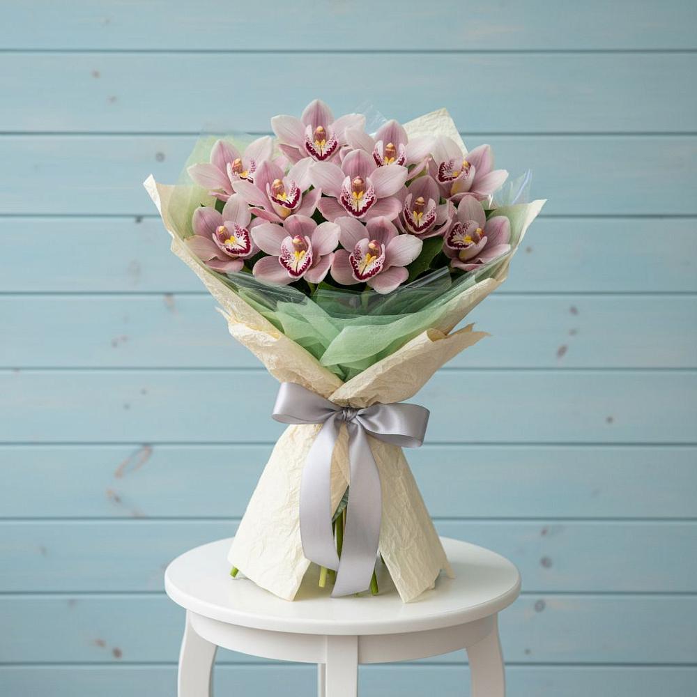 Букет 11 орхидей в Больших Вяземах Букет цветов из: Орхидеи и Розы в Больших Вяземах