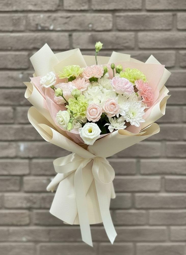 Букет Трепет мечты в Больших Вяземах Букет цветов из: Гвоздики, Розы, Лизиантусы и Хризантемы в Больших Вяземах