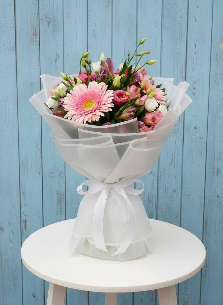 Букет прохладный бриз в Больших Вяземах Букет цветов из: Герберы, Альстромерии и Лизиантусы в Больших Вяземах