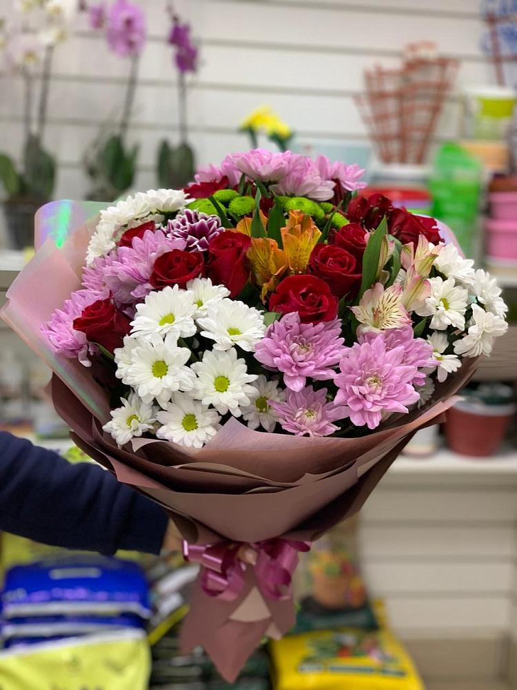 Букет салют цветов в Больших Вяземах Букет цветов из: Розы, Хризантемы и Альстромерии в Больших Вяземах