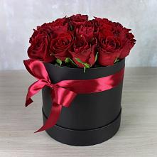 Цветочная композиция из Розы в шляпной коробке в Больших Вяземах