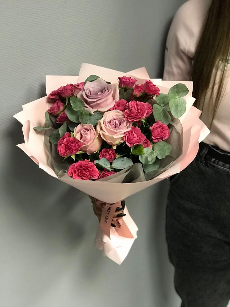 Букет восхищение в Больших Вяземах Букет цветов из: Гвоздики и Розы в Больших Вяземах